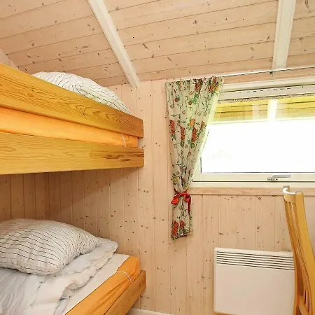 Two-bedroom Holiday In 1