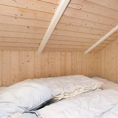 Feriehus Two-bedroom Holiday In 1 *