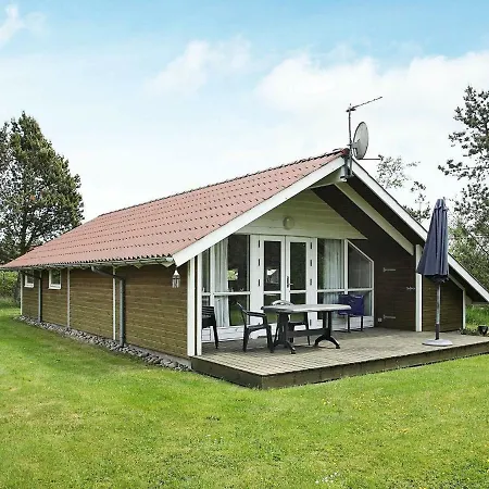 Feriehus Two-bedroom Holiday In 1 *